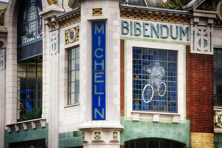 Colourful shot of Bibendim facade in Chelsea