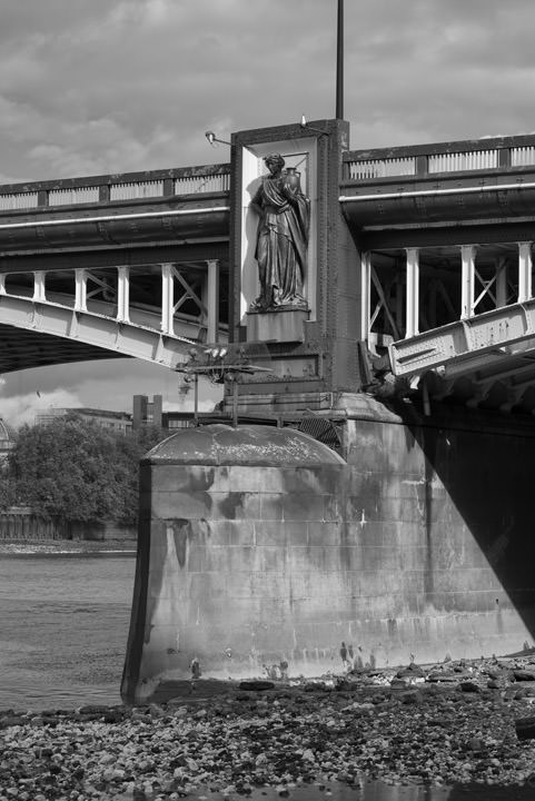 Photograph of Vauxhall Bridge 27
